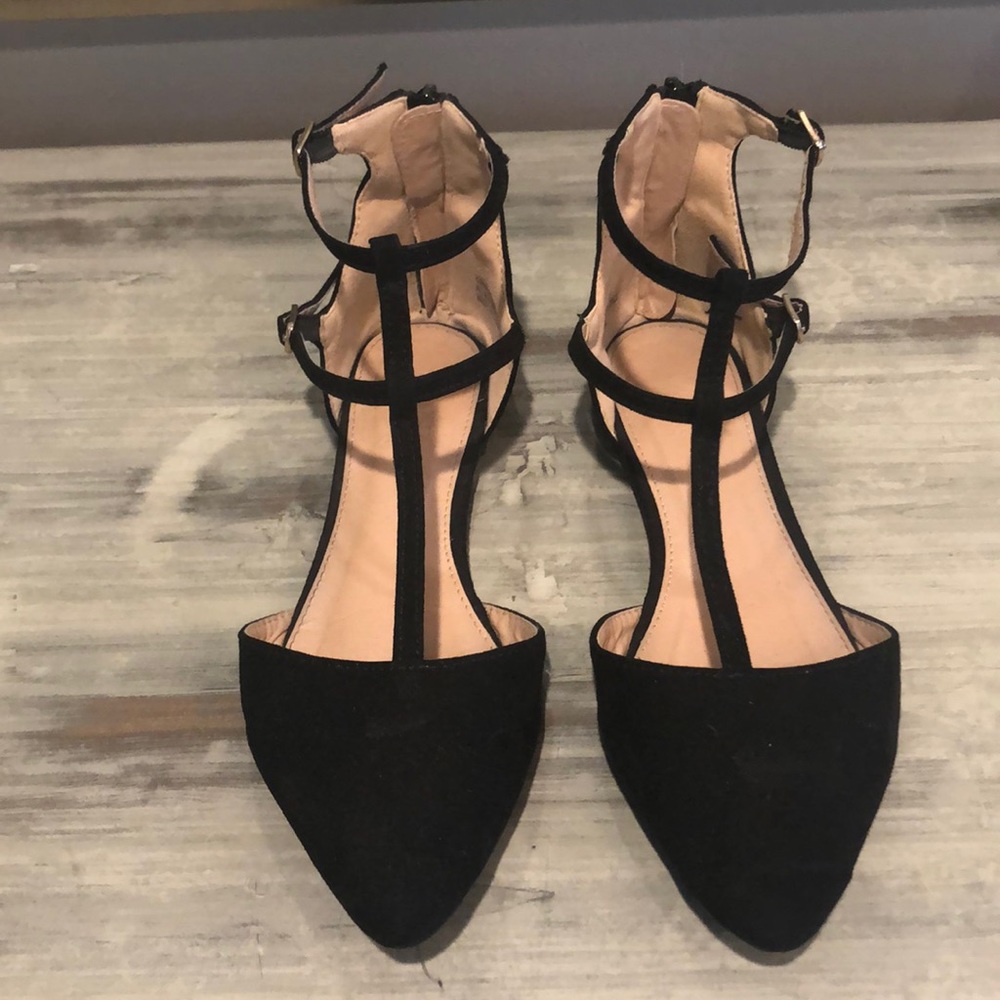 Pointed-toe flats